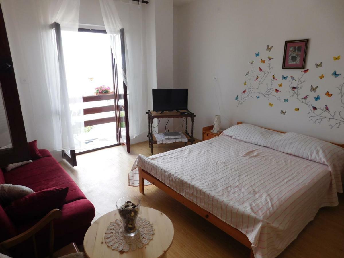 Apartmani Mikin Betina  Εξωτερικό φωτογραφία